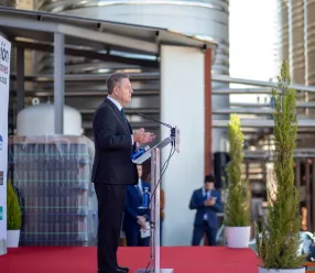 García-Page, durante la inauguración de las nuevas instalaciones de la ´Bodega Cooperativa Santiago Apóstol’