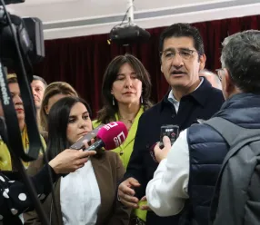 El programa de Transporte Sensible a la Demanda del Gobierno de Castilla-La Mancha llegará en verano a la comarca de Almadén para mejorar la movilidad y el acceso a servicios entre 8 municipios y que beneficiará a más de 11.400 habitantes. Esta mañana ha sido presentado el proyecto por el vicepresidente segundo del Gobierno de Castilla-La Mancha, José Manuel Caballero, en Chillón ante los alcaldes de las localidades que formarán parte de él.