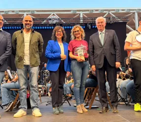 La viceconsejera de Educación, Universidades e Investigación, Mar Torrecilla, ha asistido al evento ´Illescas canta´, que se ha celebrado en el Espacio Escénico Cubierto de Illescas.