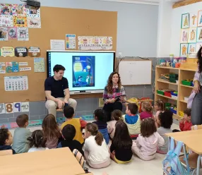 Nazareth Rodrigo visita el CEIP Gregorio Marañón