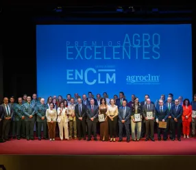 El presidente de Castilla-La Mancha, Emiliano García-Page, asiste en Los Yébenes, a los premios ‘Agro Excelentes’
