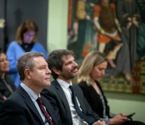 El presidente de Castilla-La Mancha, Emiliano García-Page, asiste a la devolución de los bienes artísticos incautados en las localidades de Yebes y Pareja por la dictadura franquista. En el Museo Diocesano de Arte Antiguo de Sigüenza. Junto con el Ministro de Cultura, Ernest Urtasun