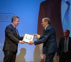 El presidente de Castilla-La Mancha, Emiliano García-Page, asiste en Los Yébenes, a los premios ‘Agro Excelentes’