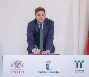 El Gobierno regional ensalza el consenso y el acuerdo tras la firma del convenio que va a permitir la remodelación de la estación de autobuses de Toledo