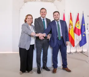 El Gobierno regional ensalza el consenso y el acuerdo tras la firma del convenio que va a permitir la remodelación de la estación de autobuses de Toledo