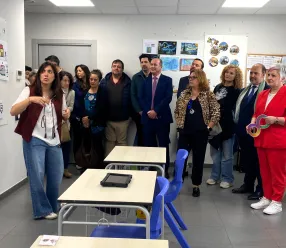 La delegada de la Junta participa en el Día Mundial de Visibilización del Autismo con APANAG