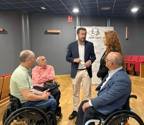 Reunión del comisionado para la Accesibilidad, José Luis Escudero, con representantes de COCEMFE