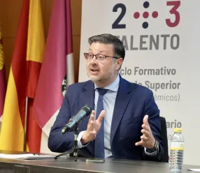 El Gobierno de Castilla-La Mancha tendrá a lo largo de este mes de abril el borrador de la nueva ley de Formación Profesional tras recibir en estos días las aportaciones de los agentes sociales mayoritarios de la región.