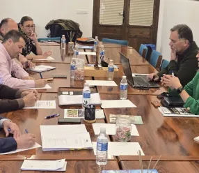 La consejería de Desarrollo Sostenible, a través de la Agencia del Agua de Castilla-La Mancha, ha impulsado la organización de las mesas de trabajo para las aportaciones que Castilla-La Mancha va a presentar el próximo mes de mayo a los Esquemas Provisionales de Temas Importantes (EpTIS) del cuarto ciclo de planificación hidrológica (2028-2033), que comenzarán a funcionar “cuanto antes”.