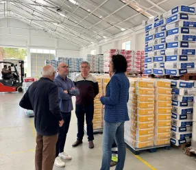 Un momento de la visita del delegado