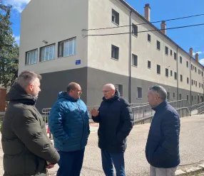 Castilla-La Mancha es la Comunidad Autónoma que lidera la gestión del Programa PREE 5000, destinado a municipios de menos de 5.000 habitantes, con casi 60 millones invertidos, lo que ha supuesto la rehabilitación de 1.009 viviendas y 3.450 personas beneficiadas.