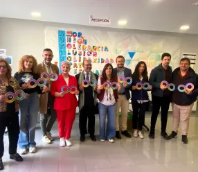 La delegada de la Junta participa en el Día Mundial de Visibilización del Autismo con APANAG