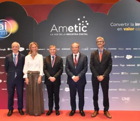 El consejero de Hacienda, Administraciones Públicas y Transformación Digital, Juan Alfonso Ruiz Molina, clausura la primera jornada del Foro AMETIC AI Summit 2026, que tiene lugar en la sede del Banco Santander. (Fotos: JCCM)
