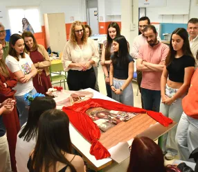 La consejera de Igualdad, Sara Simón, ha visitado el IES ‘Cañada de la Encina’, en Iniesta (Cuenca)