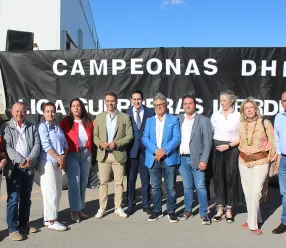 El director general de Juventud y Deportes, Carlos Yuste, ha asistido al partido de balonmano entre el Soliss Balonmano Pozuelo de Calatrava y el Lanzarote Puerto del Carmen