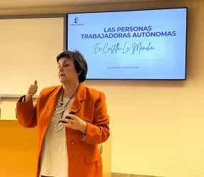 La directora general de Autónomos, Trabajo y Economía Social, Ana Carmona, explica las ayudas para emprendimiento.