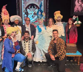 La viceconsejera de Cultura y Deportes, Carmen Teresa Olmedo, en la obra de teatro ‘Preciosas Ridículas’