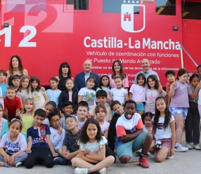 Más de 300 alumnos del CEIP ‘Rosa Parks’ de Toledo han disfrutado hoy de la visita del Servicio de Emergencias 1-1-2 de Castilla-La Mancha.