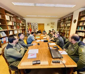El delegado provincial de Desarrollo Sostenible, José Ignacio Benito, ha participado en una reunión de trabajo con el Servicio de Incendios Forestales y el Cuerpo de Agentes Medioambientales para analizar estos datos y reforzar la coordinación ante la nueva temporada de alto riesgo.