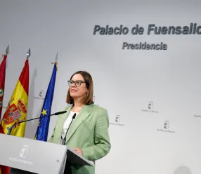 Esther Padilla en rueda de prensa en el Palacio de Fuensalida tras un Consejo de Gobierno