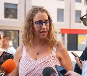 La consejera de Igualdad, Sara Simón, asiste al ‘Paseo con Orgullo’ organizado por el Gobierno regional por el Día del Orgullo LGTBI en Valdepeñas