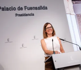 Esther Padilla en rueda de prensa en el Palacio de Fuensalida tras un Consejo de Gobierno