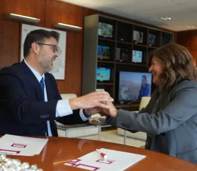 Amador Pastor y Carmen Amores firman un convenio