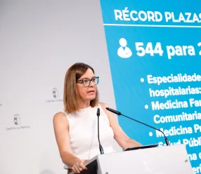 Esther Padilla en rueda de prensa en el Palacio de Fuensalida tras un Consejo de Gobierno