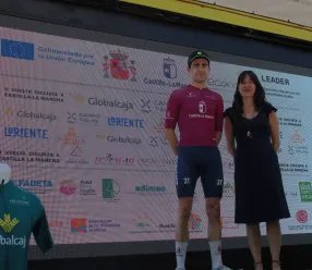 Blanca Fernández en la entrega de maillots de la II Vuelta Ciclista a CLM Leader