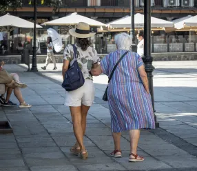 Mujeres en la plaza de Zocodover