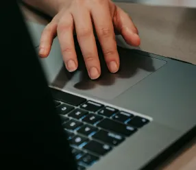 El Gobierno regional reduce en más de un 40% la carga burocrática de los centros educativos que ofertan FP en modalidad virtual