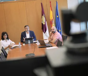 El consejero de Educación, Cultura y Deportes, Amador Pastor, en una de las acciones formativas del proyecto de formación y acompañamiento a centros educativos