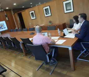 El consejero de Educación, Cultura y Deportes, Amador Pastor, en una de las acciones formativas del proyecto de formación y acompañamiento a centros educativos