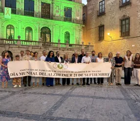 Castilla-La Mancha refuerza el compromiso con las personas con alzhéimer con recursos especializados y apoyo al movimiento asociativo