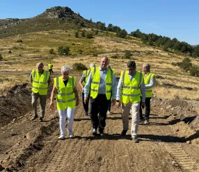 El Gobierno regional destina 3,2 millones para apoyar al sector agrario y ganadero con ayudas directas y la reparación de caminos afectados por el incendio de La Mierla