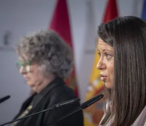 Bárbara García Torijano y Mercedes Gómez en rueda de prensa en el Palacio de Fuensalida