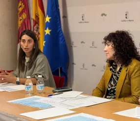 Alba Rodríguez en un Consejo Regional de las Personas Mayores
