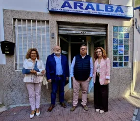 A LAS PUERTAS DE LA SEDE DE ARALBA
