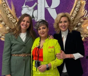 La premiada de Cuenca, Agustina Ramírez, junto a la delegada de la Junta en Cuenca y la directora general de Economía Circular.