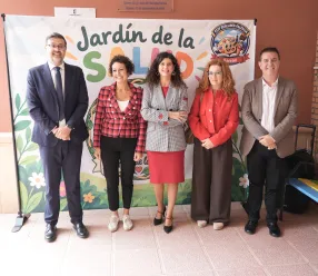 Amador Pastor en una visita al CEIP 'Benjamín Palencia' de Barrax