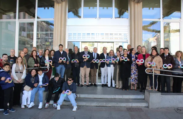 Los delegados provinciales de Bienestar Social y Sanidad en el acto de Autrade
