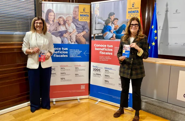 La directora general de Tributos y Ordenación del Juego, Susana Pastor, presenta las deducciones fiscales en el tramo autonómico de la campaña de la renta en Guadalajara