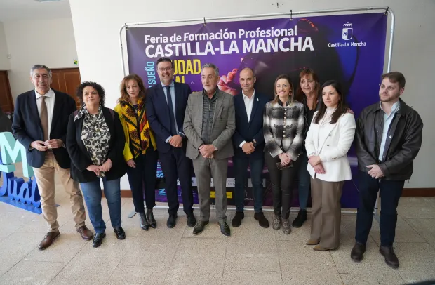 El consejero de Educación, Cultura y Deportes ha visitado hoy la Feria de FP de Valdepeñas