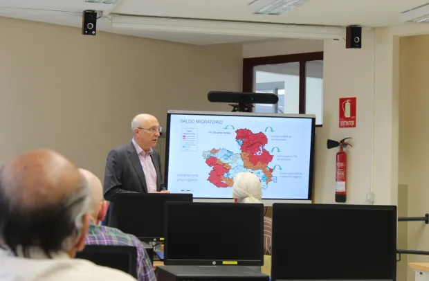 El Gobierno regional forma a 400 empleados públicos en las medidas puestas en marcha para luchar contra la despoblación