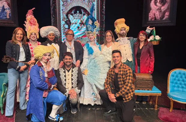 La viceconsejera de Cultura y Deportes, Carmen Teresa Olmedo, en la obra de teatro ‘Preciosas Ridículas’