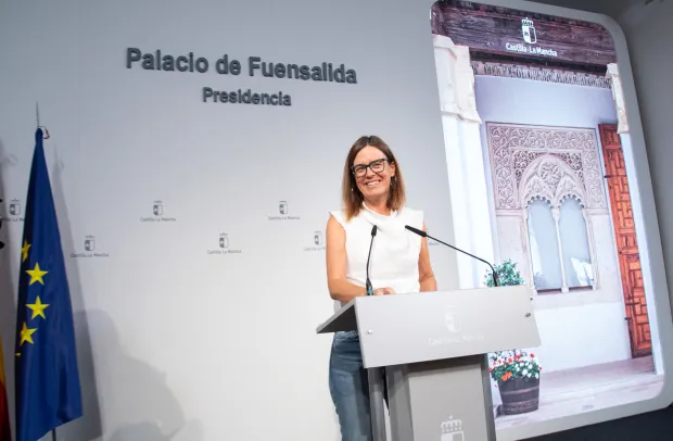 Esther Padilla en rueda de prensa en el Palacio de Fuensalida tras un Consejo de Gobierno