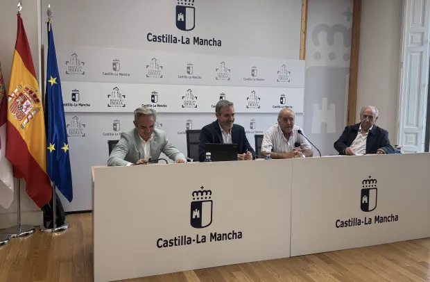 El director general de Desarrollo Rural del Gobierno de Castilla-La Mancha, José Juan Fernández Zarco, ha participado en el acto de firma de las ayudas aprobadas por el grupo de acción local ADESIMAN.