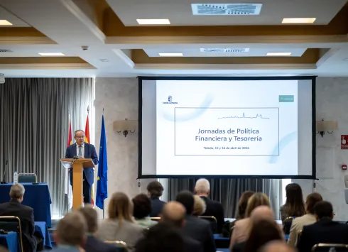 El consejero de Hacienda, Administraciones Públicas y Transformación Digital, Juan Alfonso Ruiz Molina, inaugura la Jornada Autonómica de Política Financiera