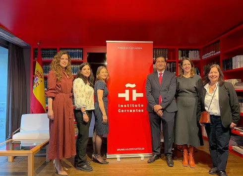 El vicepresidente segundo del Gobierno de Castilla-La Mancha, José Manuel Caballero, ha defendido la gastronomía manchega y los alimentos de calidad que se producen en la región y que ya aparecían en El Quijote. Lo ha hecho desde la presentación del libro ‘Recetario de cocina cervantina, entre gachas y gigantes’, de Patricia Morales y Marián Cruz que ha tenido lugar esta tarde en el Instituto Cervantes de Bruselas.