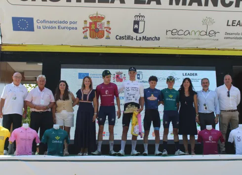 Blanca Fernández en la entrega de maillots de la II Vuelta Ciclista a CLM Leader